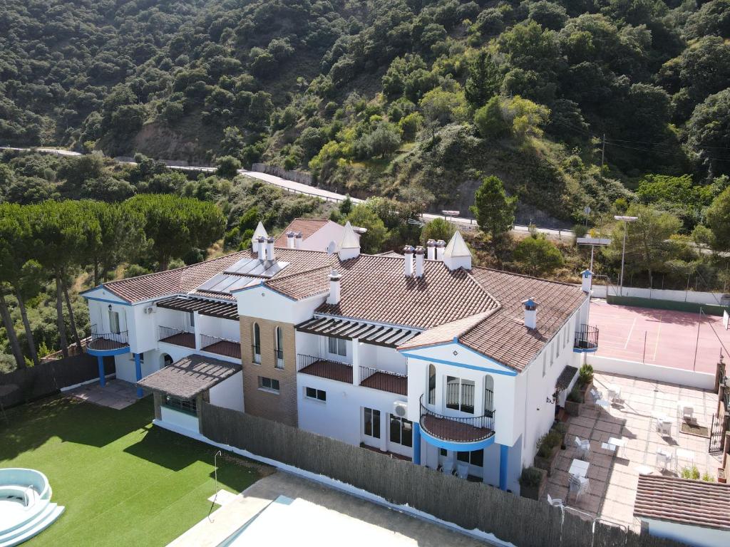 an aerial view of a house at La Fuentecilla in Algatocín