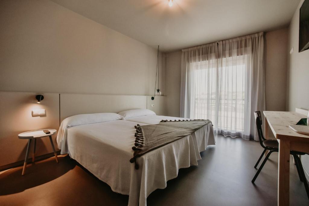 Apartamentos Dena, Coirón, Spain - Booking.com
