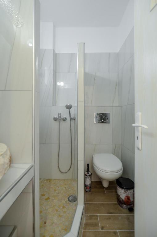 Koupelna v ubytování simos luxury apartments