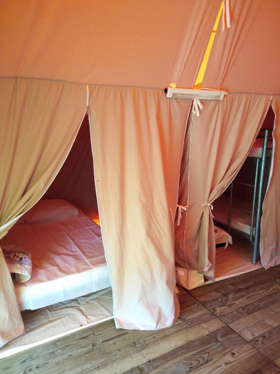 Luxury tent Tente Canadienne, Marcilly-sur-Vienne, France - Booking.com