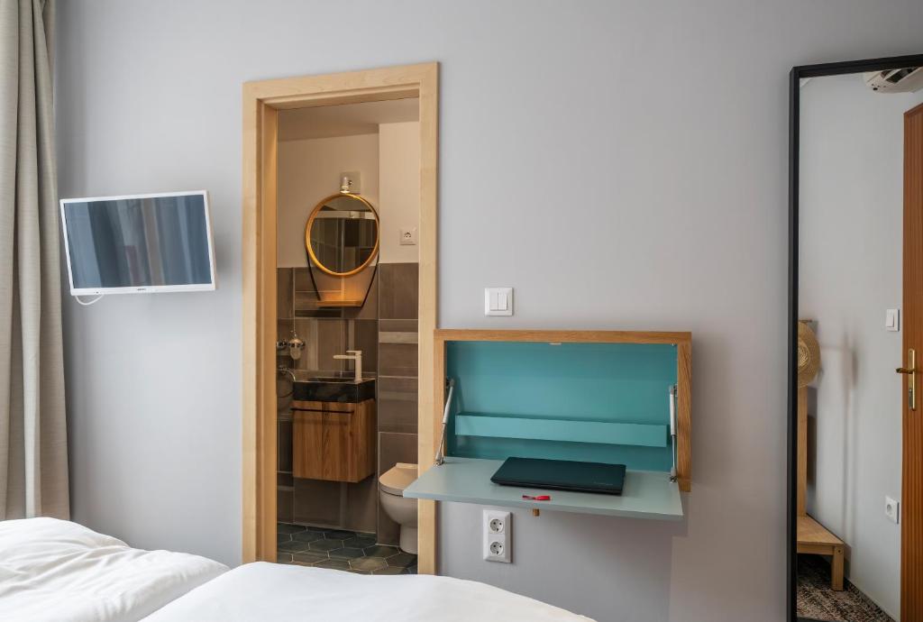 Telewizja i/lub zestaw kina domowego w obiekcie Duett - Urban Rooms