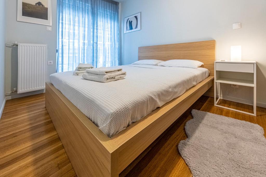 A bed or beds in a room at Modern 5BD Apartment in the Heart of Athens