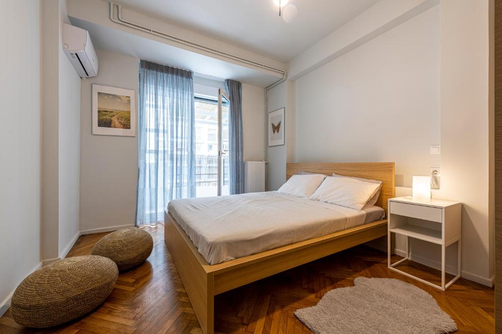 A bed or beds in a room at Modern 5BD Apartment in the Heart of Athens