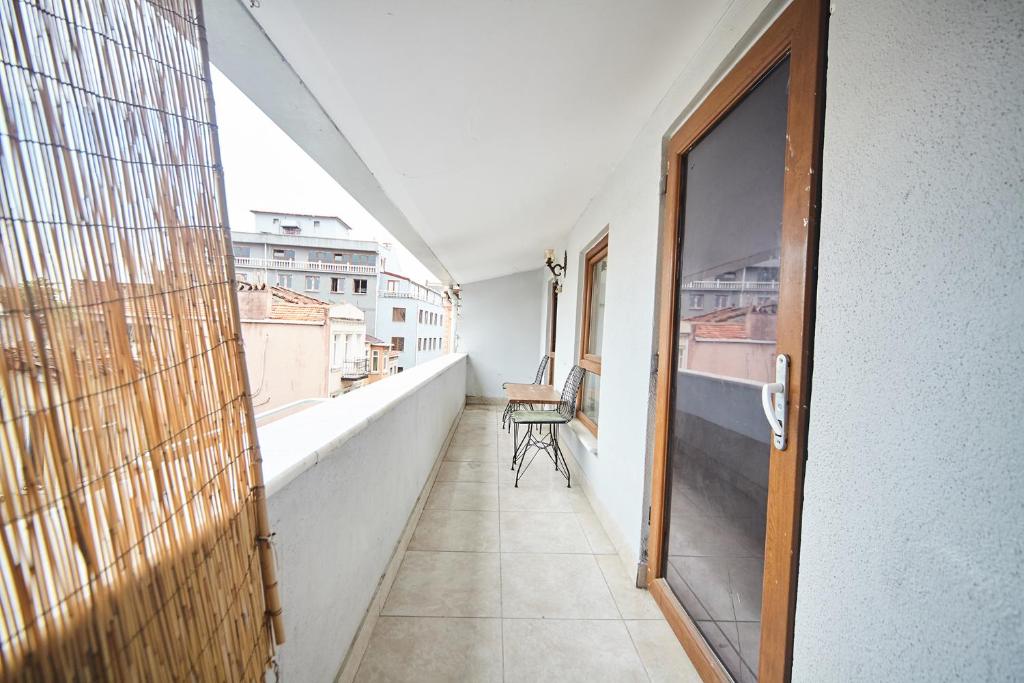 A balcony or terrace at Luna Suites Taksim