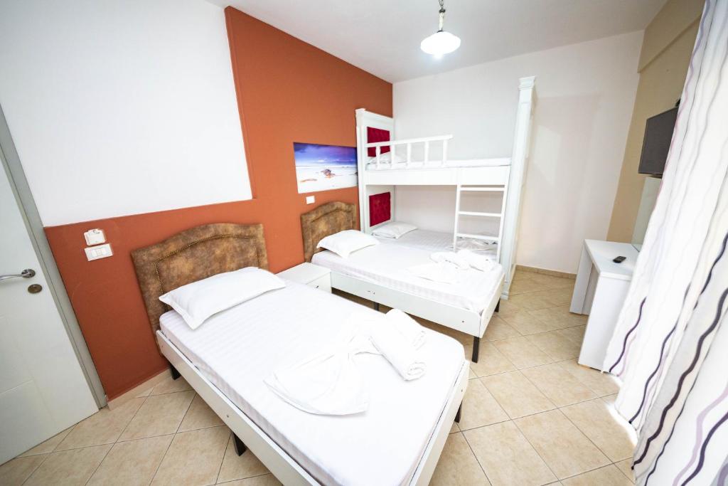 Postel nebo postele na pokoji v ubytování Ideal ApartHotel Saranda