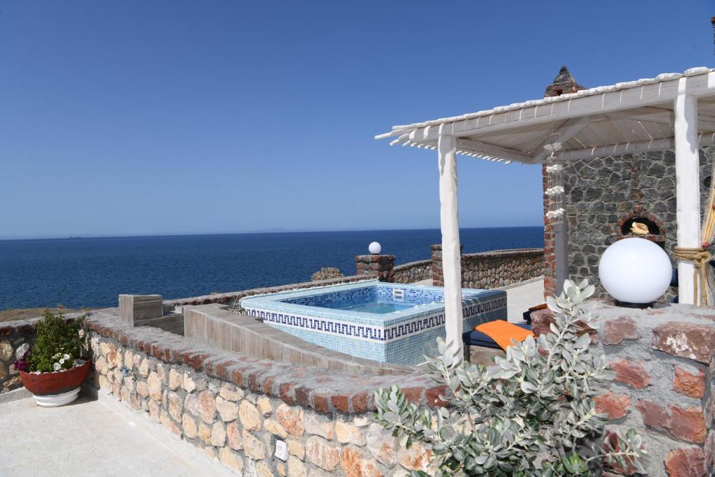 Bazén v ubytování Starlight Luxury Seaside Villa & Suites nebo v jeho okolí