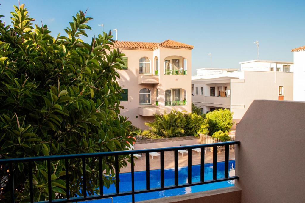 Bazén v ubytování Apartamentos Royal Life nebo v jeho okolí