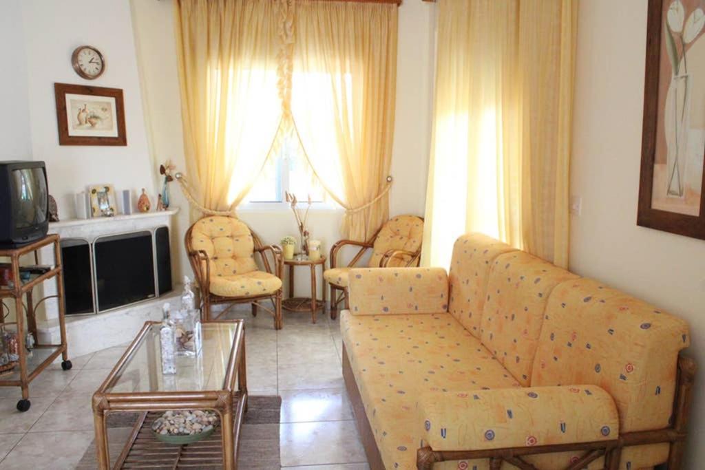 TV a/nebo společenská místnost v ubytování Holiday Apartment Flogita