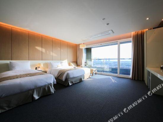 Postel nebo postele na pokoji v ubytování Incheon Stay Hotel