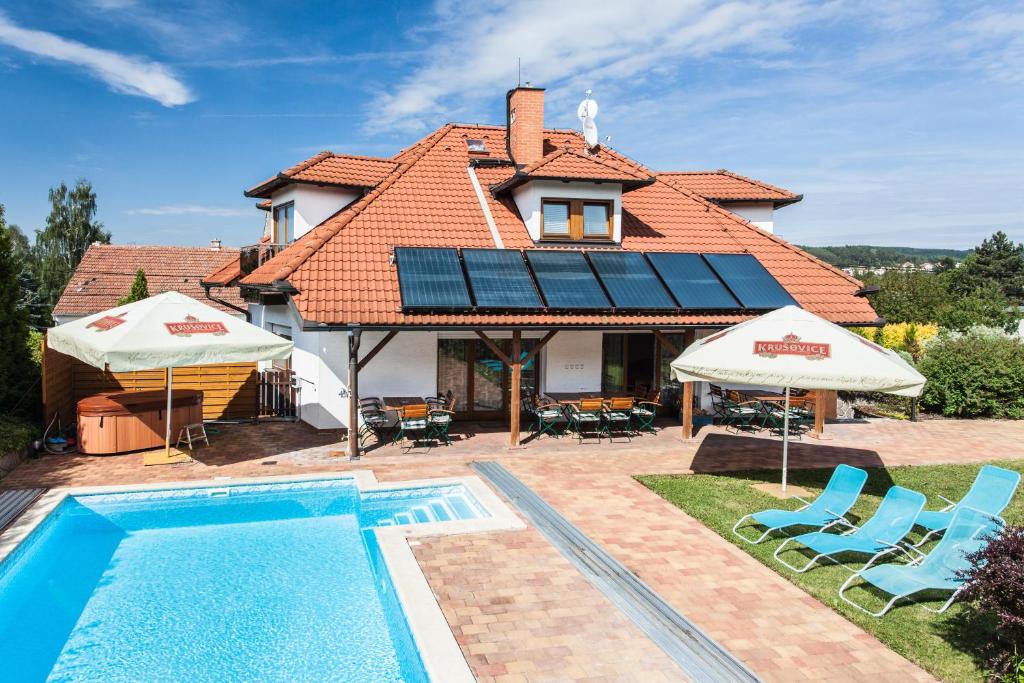 Bazén v ubytování Depandance Hotel u Crlíků nebo v jeho okolí