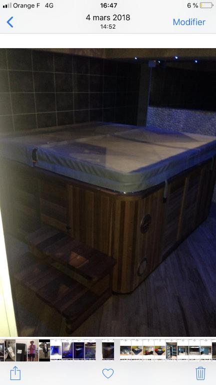 Logement haut de gamme jacuzzi sauna - Maison D'une Chambre