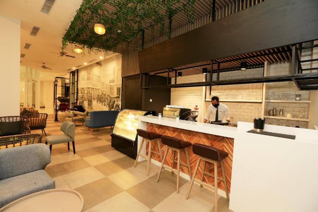 Kuchyň nebo kuchyňský kout v ubytování Luminor Hotel Purwokerto By WH