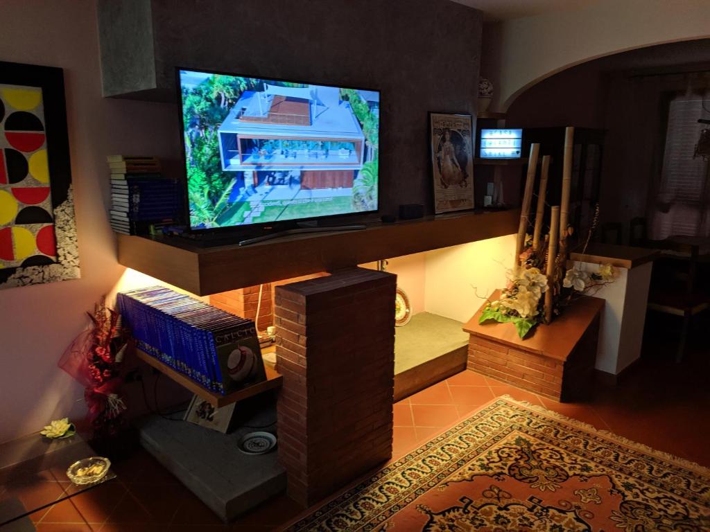 TV a/nebo společenská místnost v ubytování Casa Chiantishire