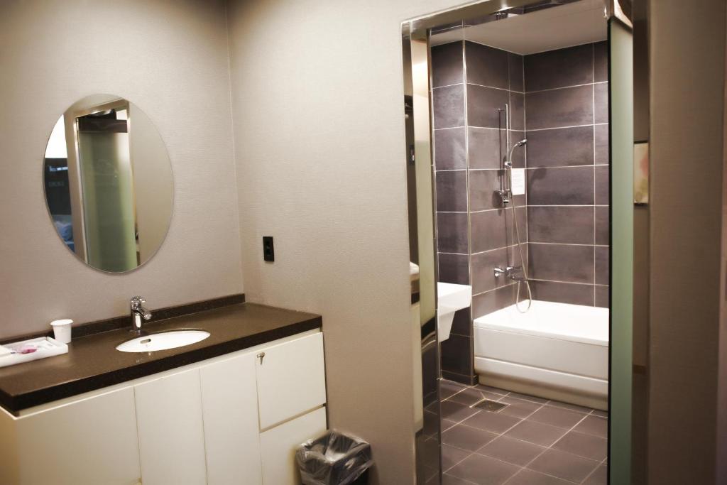 Koupelna v ubytování Incheon Stay Hotel