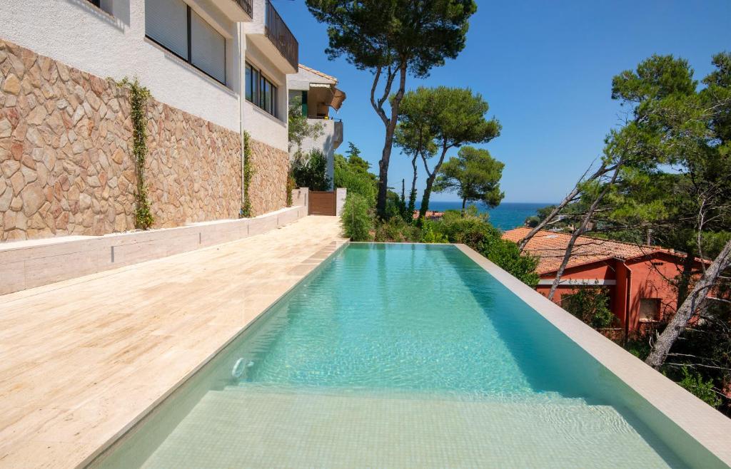Bazén v ubytovaní Casa Dolce Riera I - Sa Riera (Begur) alebo v jeho blízkosti