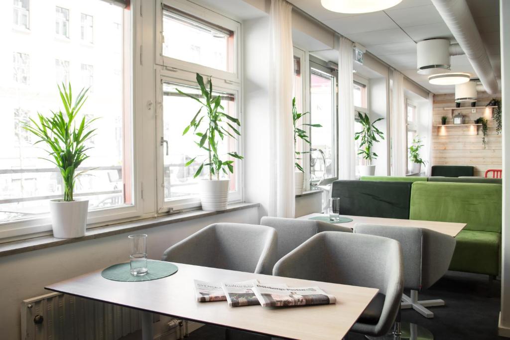 Posezení v ubytování Slottsskogen Hotel