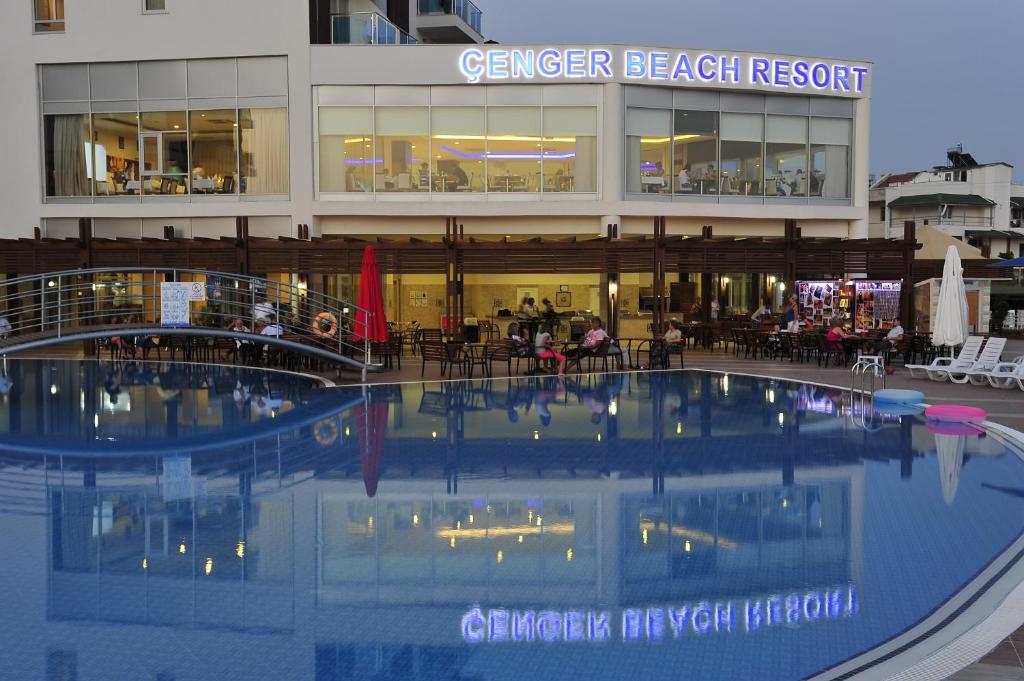 Bazén v ubytování Cenger Beach Resort Spa - All Inclusive nebo v jeho okolí