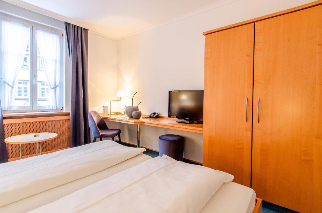 Postel nebo postele na pokoji v ubytování Hotel Gasthof Hecht