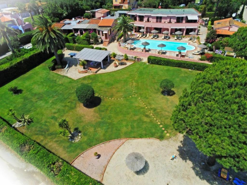 Bazén v ubytování Residence Villa Rosi nebo v jeho okolí