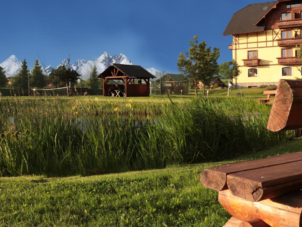 Vonkajšia záhrada v ubytovaní Apartmán Vysoké Tatry Lomnica A4/2