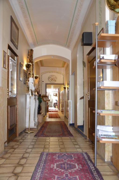TV a/nebo společenská místnost v ubytování Cityhotel Ratheiser