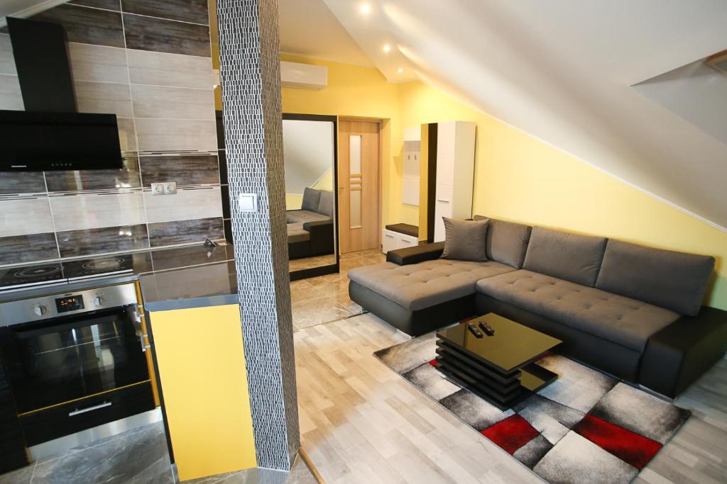 Centrum Lux 2 Apartmanok - Apartamento Con Balcón