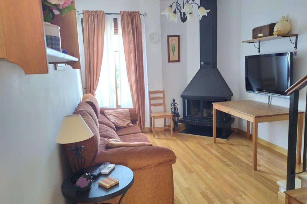 TV a/nebo společenská místnost v ubytování Vivienda Majaceite