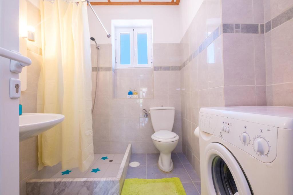 Koupelna v ubytování Annetas House