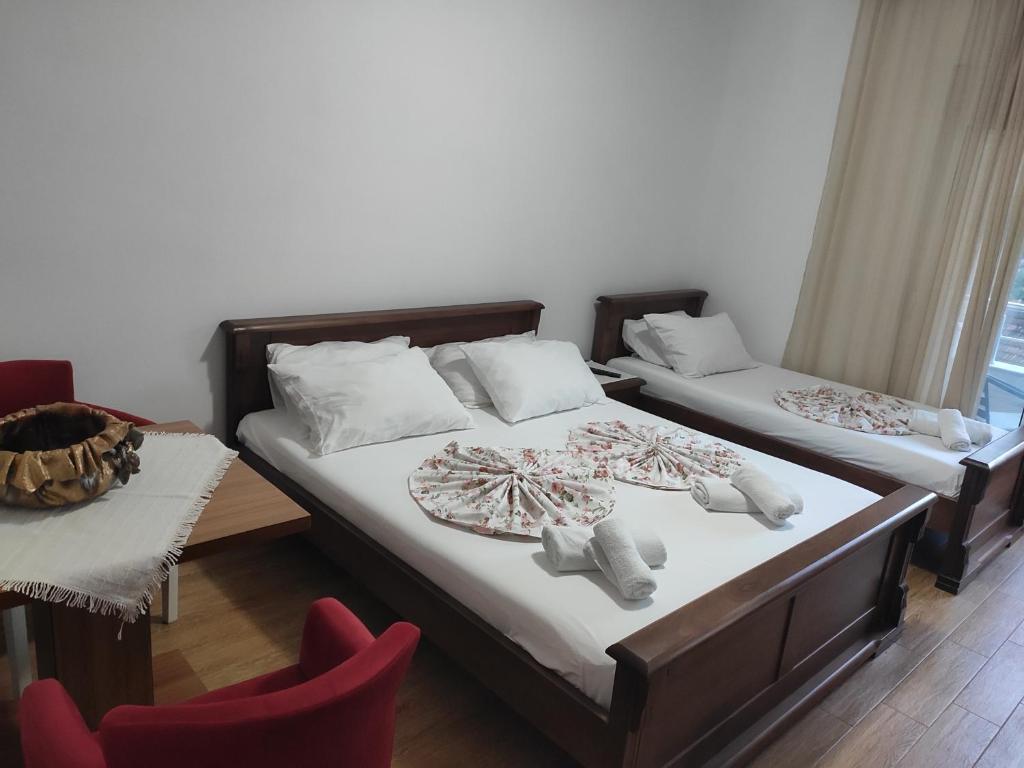 Postel nebo postele na pokoji v ubytování Robi Apartments
