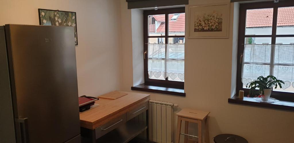 Kuchyňa alebo kuchynka v ubytovaní APARTMAJI VITEZ apartma 2