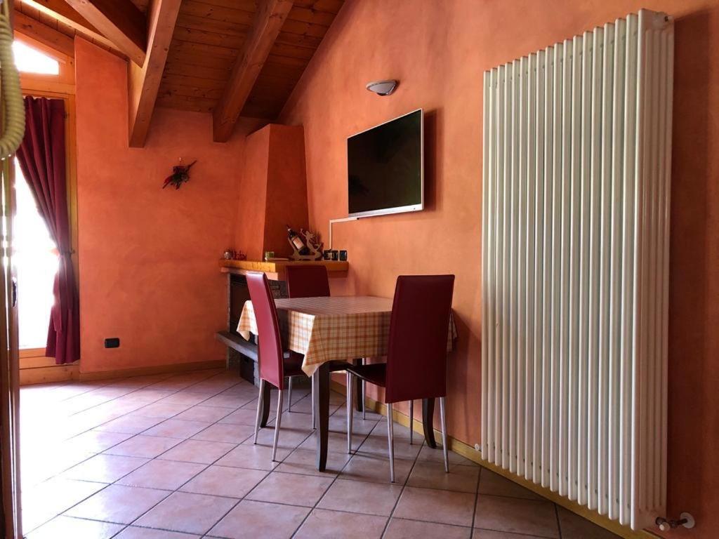 Telewizja i/lub zestaw kina domowego w obiekcie Casa Aceri Rossi