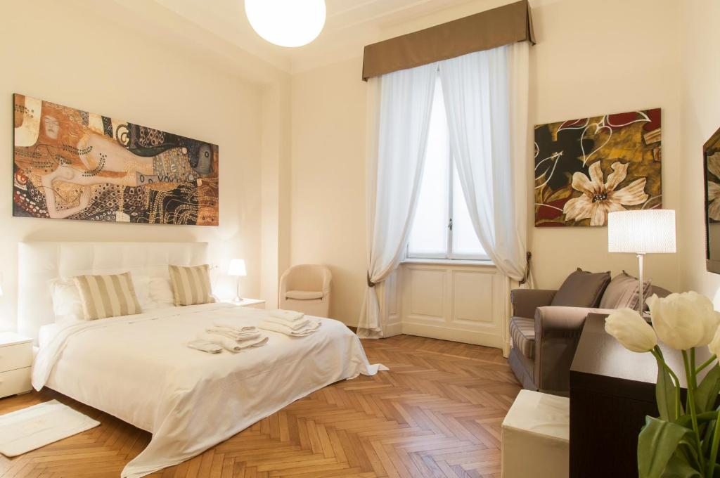 A bed or beds in a room at Milan Royal Suites - Centro Cadorna
