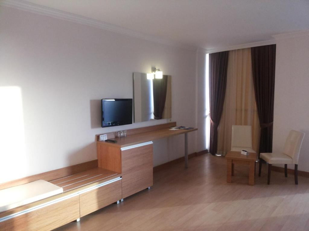 TV a/nebo společenská místnost v ubytování Cenger Beach Resort Spa - All Inclusive