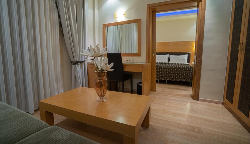 Postel nebo postele na pokoji v ubytování Pantelidis Hotel & Spa