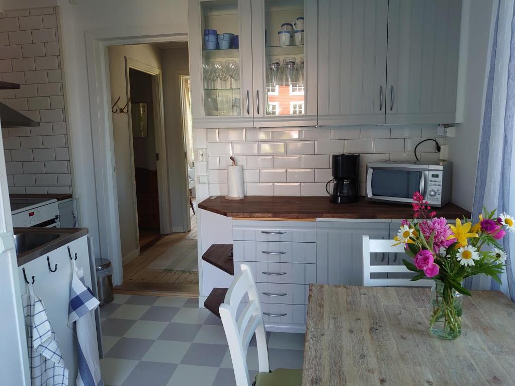 Kuchyň nebo kuchyňský kout v ubytování Vandrarhemmet Tallbacka/Ängelsberg Hostel