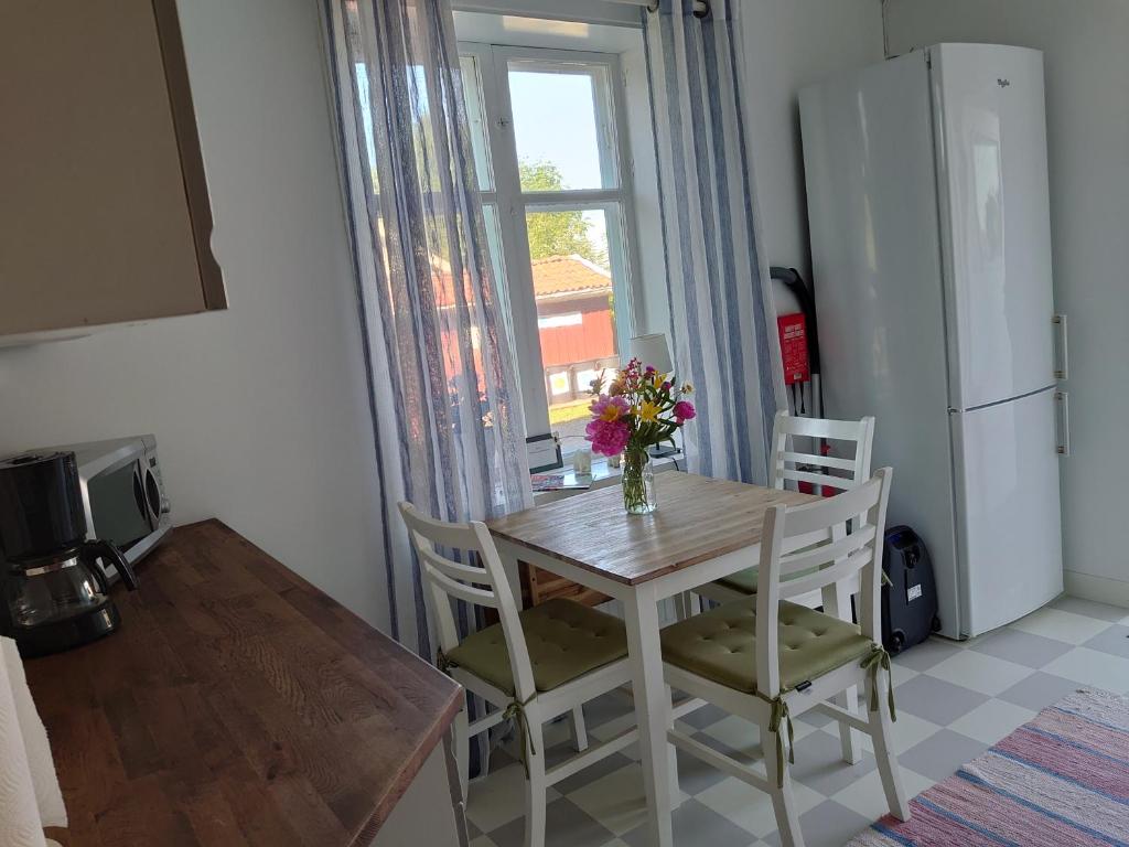 Kuchyň nebo kuchyňský kout v ubytování Vandrarhemmet Tallbacka/Ängelsberg Hostel