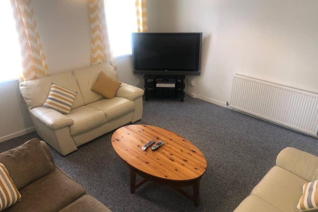 Bee Hive Merthyr Tydfil - Two-Bedroom Apartment
