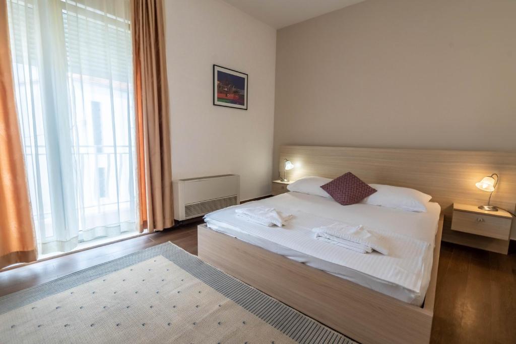Posteľ alebo postele v izbe v ubytovaní Pansion Epetium