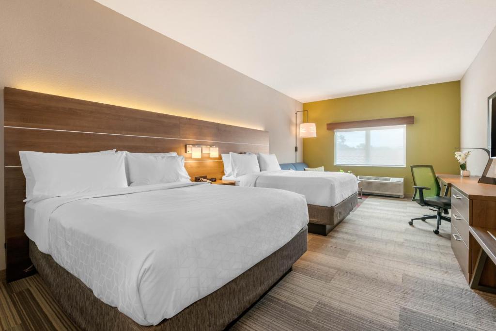 Holiday Inn Express & Suites - St. Petersburg - Madeira Beach by IHG photo