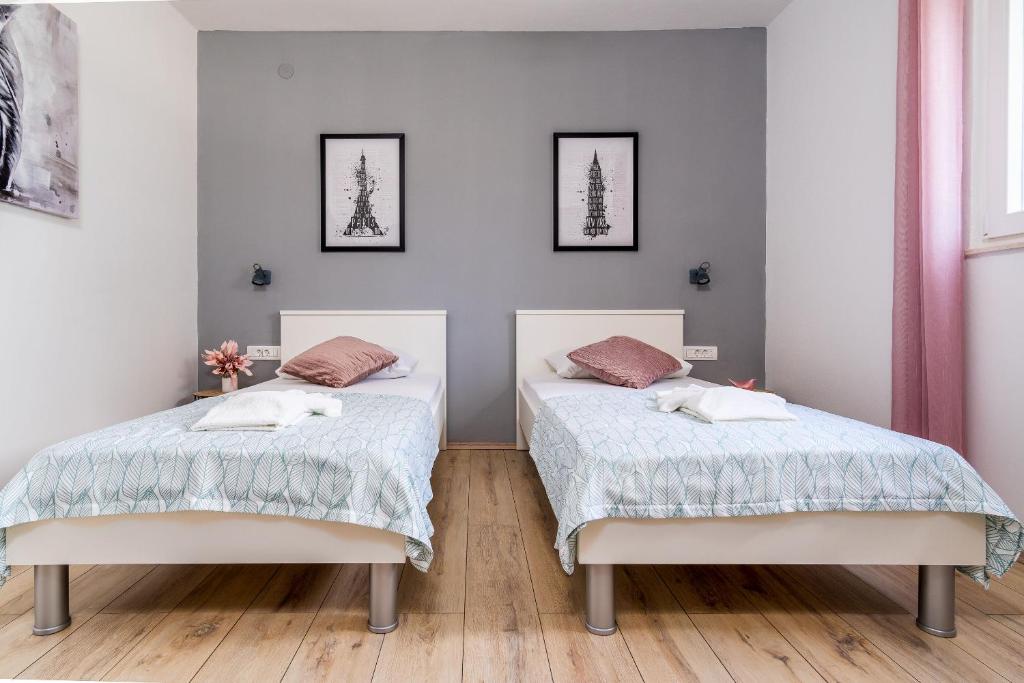 Posteľ alebo postele v izbe v ubytovaní House Simani