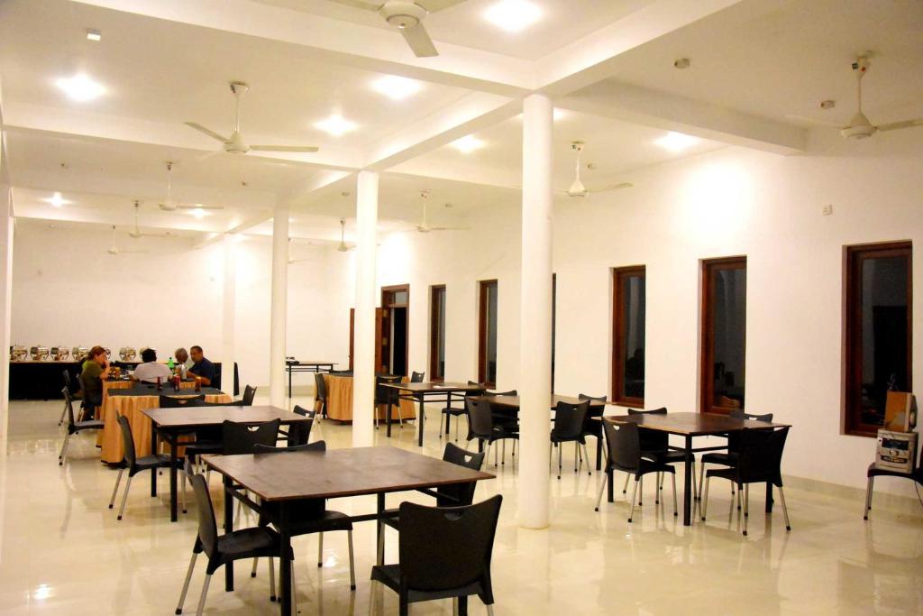 Restaurace v ubytování Wingate Hotel Wilgamuwa