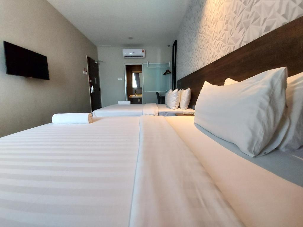 Postel nebo postele na pokoji v ubytování MIICO Hotel @ Mount Austin