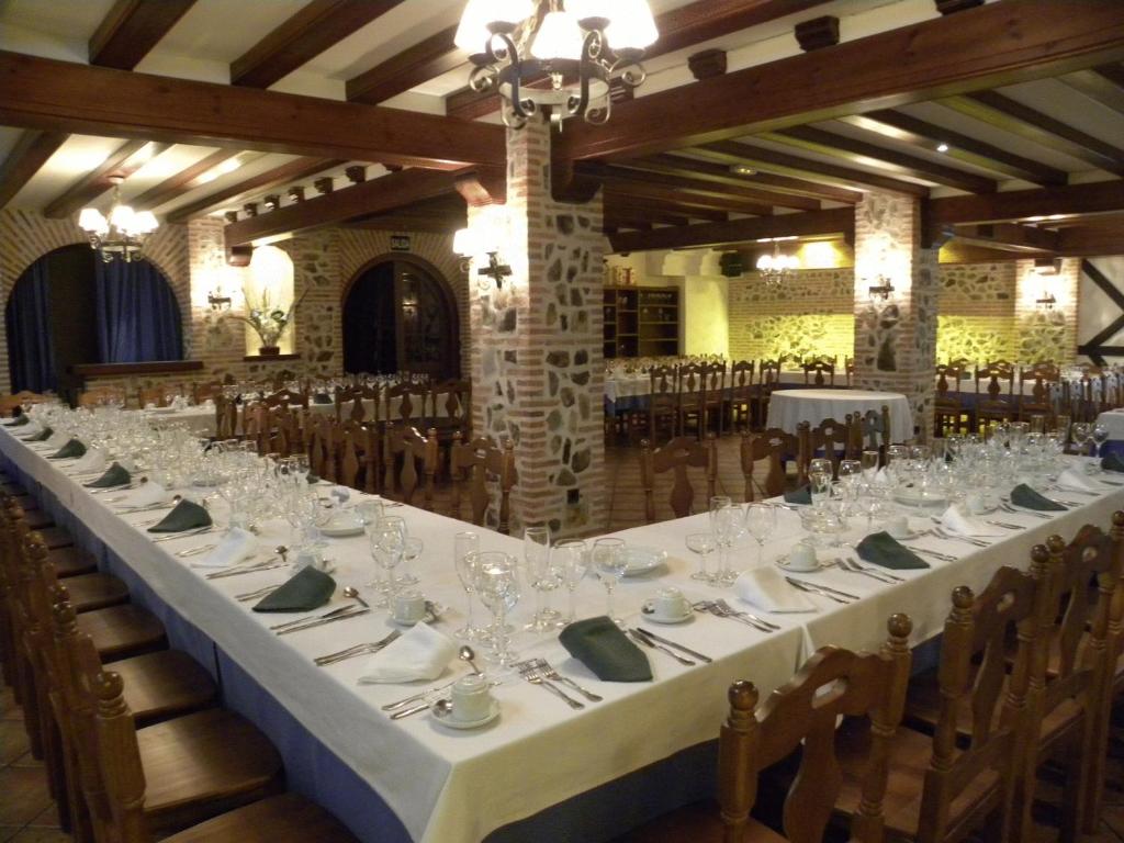 Restaurace v ubytování Hostal Las Fuentes