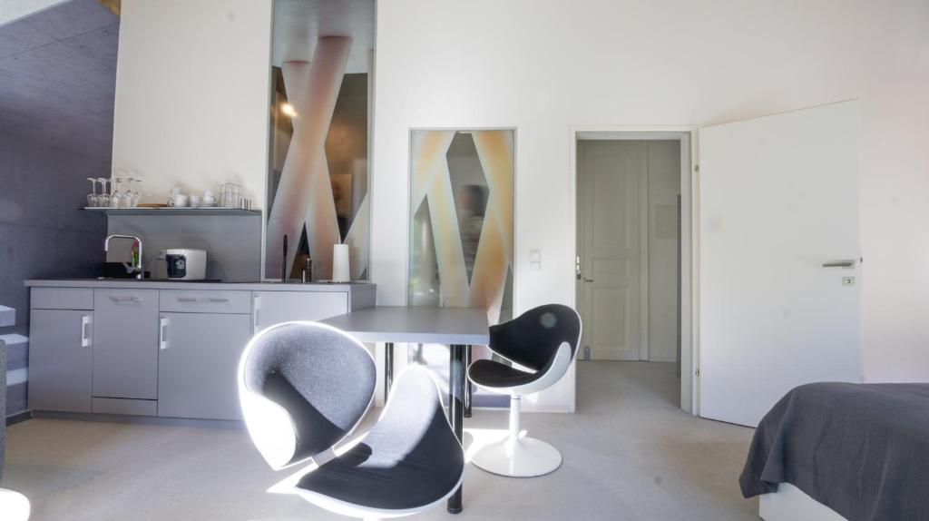 A kitchen or kitchenette at LK43-lodging city-apartments, kontaktlos mit Self Check-In