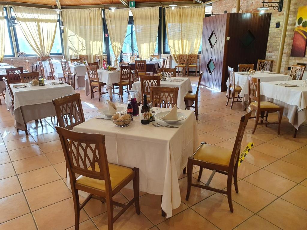 Restaurace v ubytování Hotel Holiday