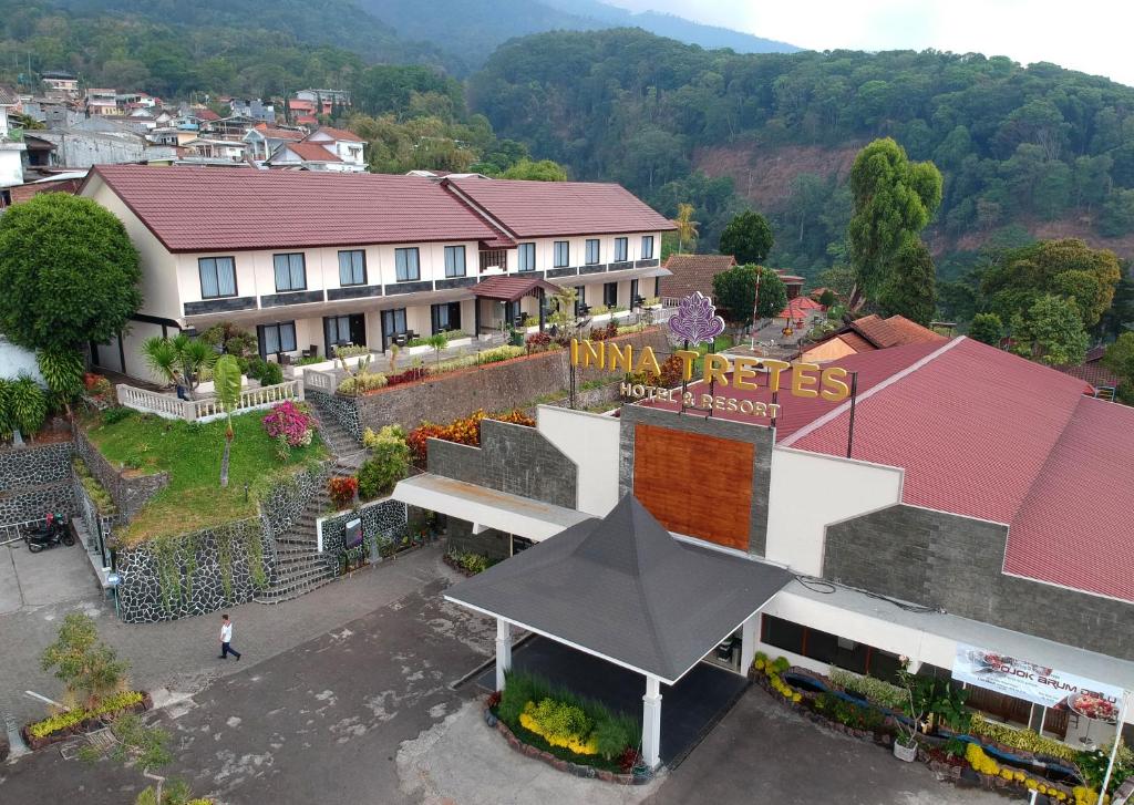 Nespecifikovaný výhled na hory nebo výhled na hory při pohledu z hotelu