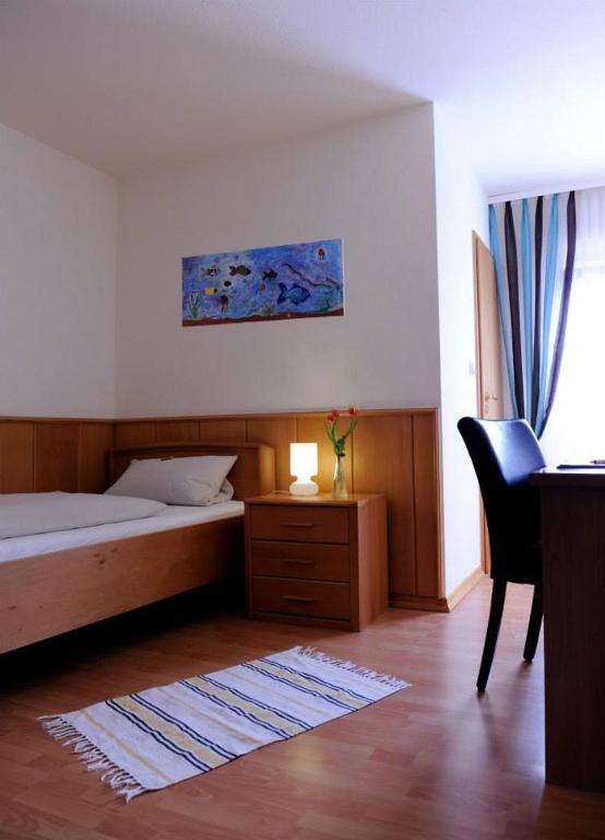 Postel nebo postele na pokoji v ubytování Hotel Restaurant zum Schlossberg