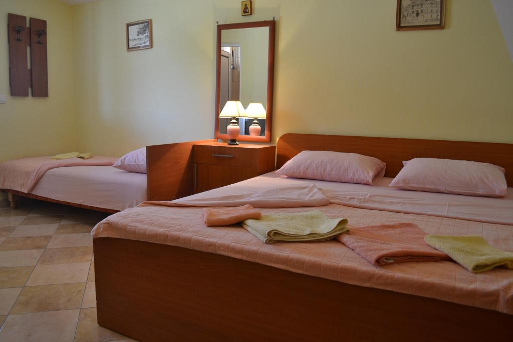 Postel nebo postele na pokoji v ubytování Apartments Milosevic