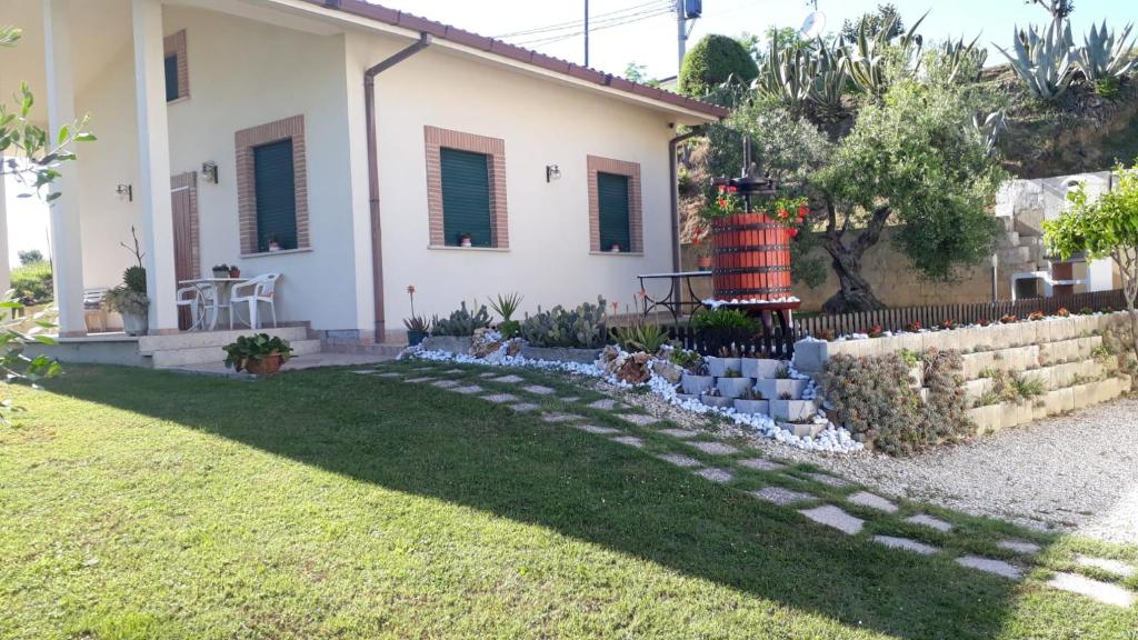 Zahrada ubytování Villetta in collina a due passi dal mare