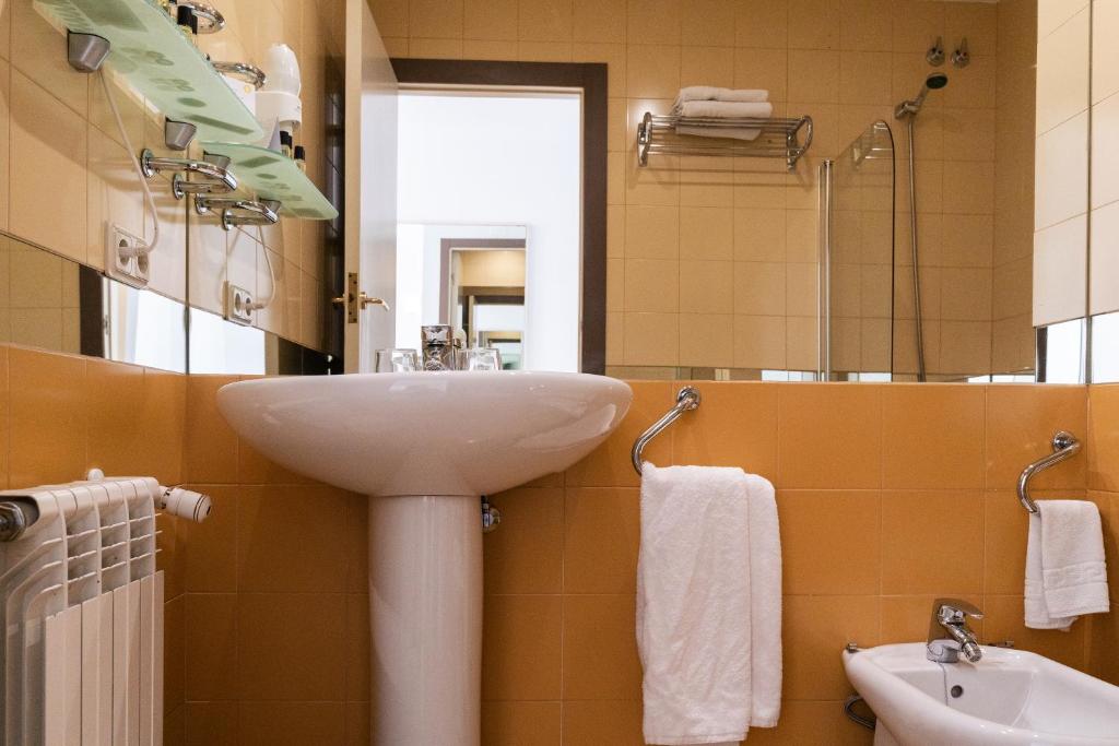 Łazienka w obiekcie Hotel Ciudad de Cazorla